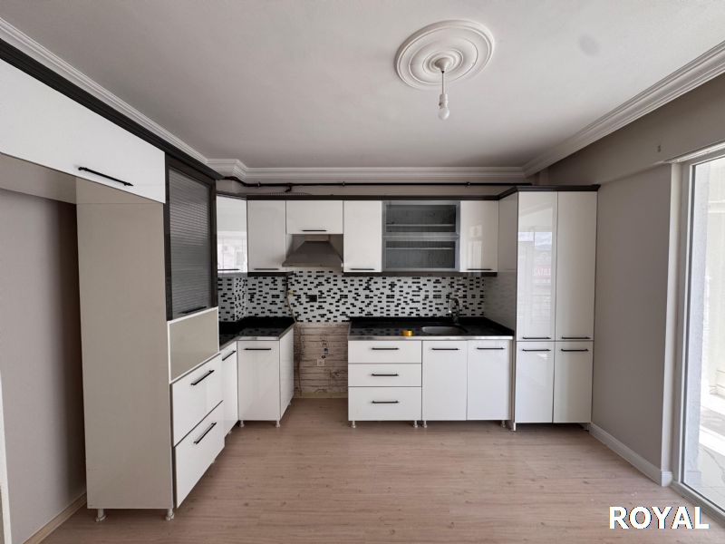 ROYAL'DEN YEMENOĞLUNDA 3 CEPHELİ, CAM BALKONLU, ARAKAT 3+1 LÜKS DAİRE